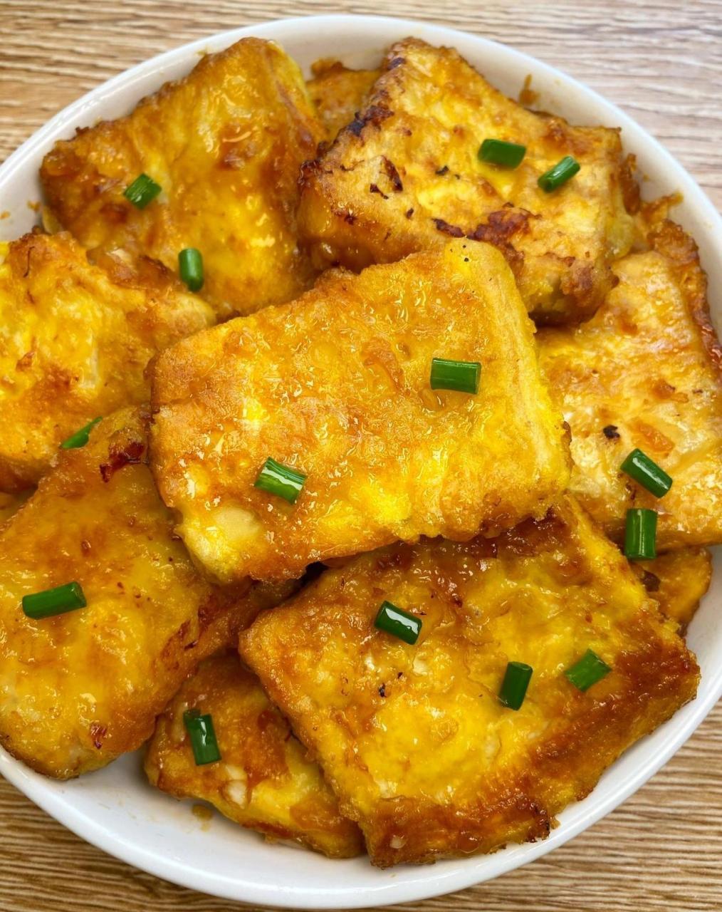 香煎脆皮豆腐|||今天分享一款比肉都要好吃的家常版香煎脆皮豆腐,外脆