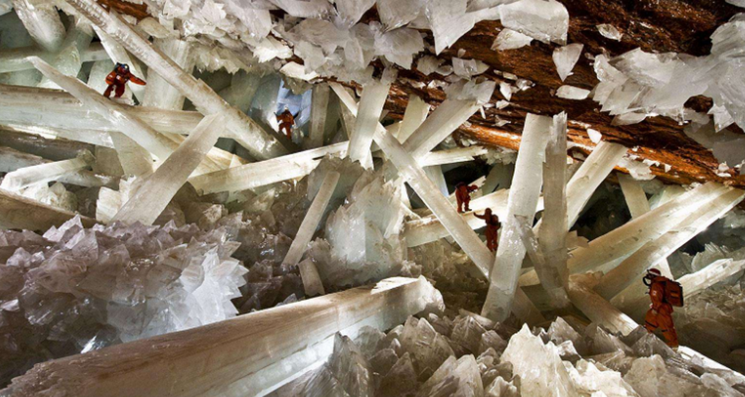 世界上最大的水晶洞图片