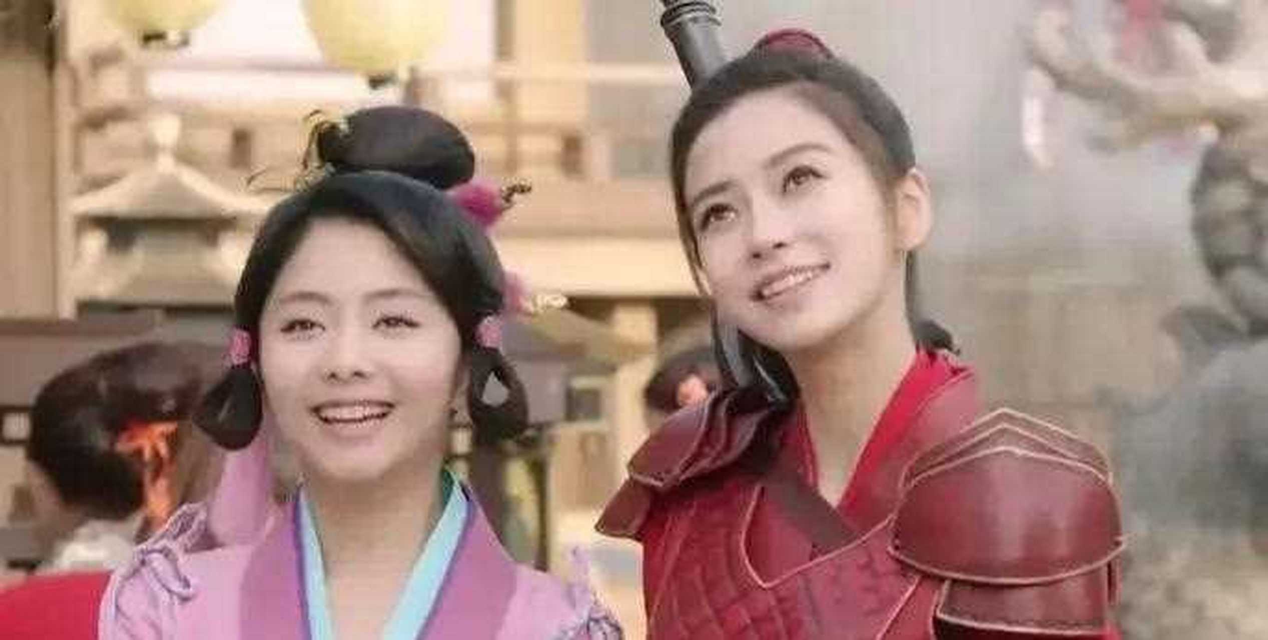 看了谭松韵和angelababy同框,突然感觉她的长相挺普的,不过她的脸幼态