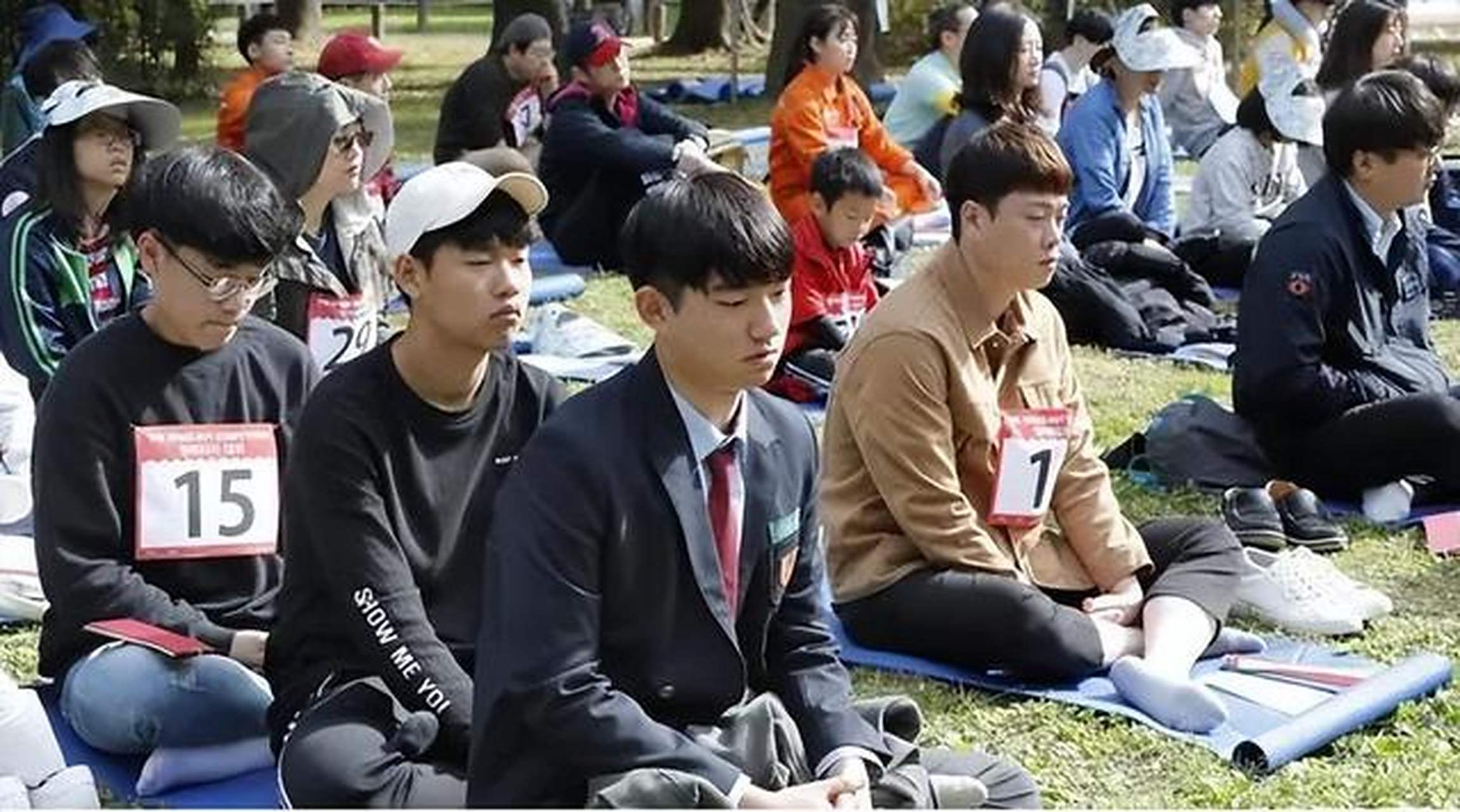 韩国在人口密度,教育以及就业方面确实面临着极大的压力和挑战.