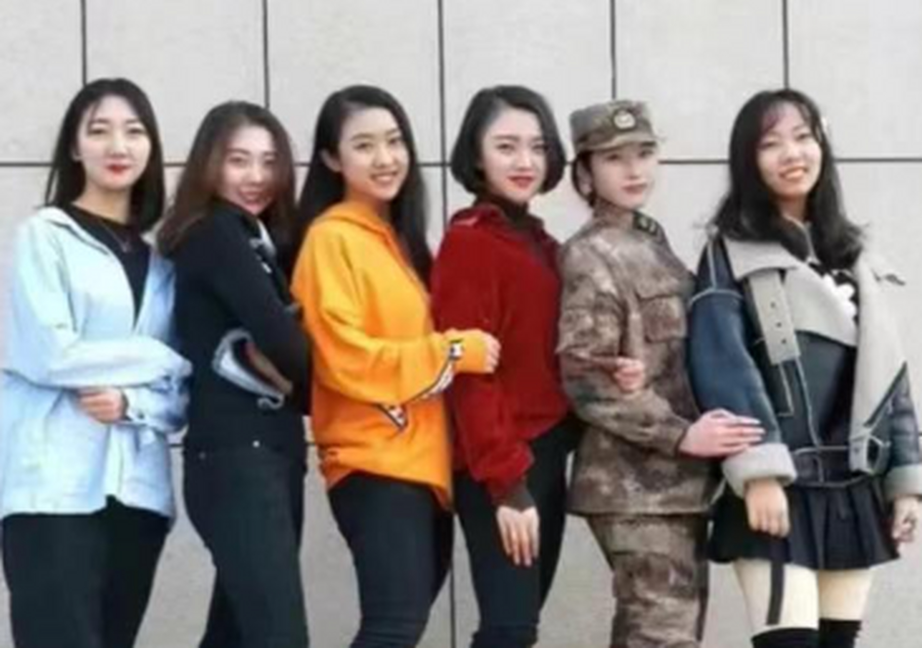 两张照片哪张是原图请问?有没有眼尖的朋友[鄙视]