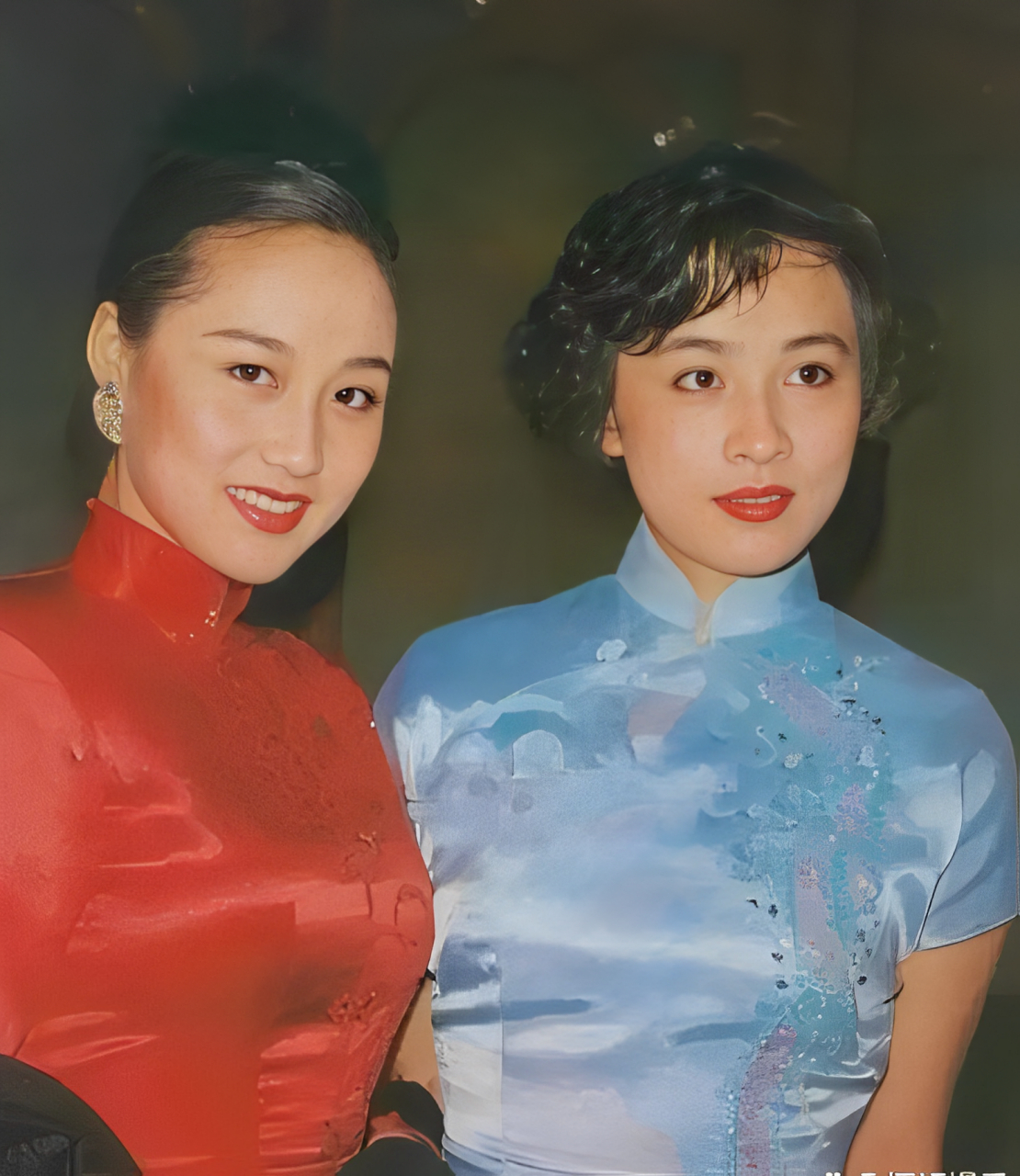 1989年,28岁的利智与24岁的刘嘉玲合影.