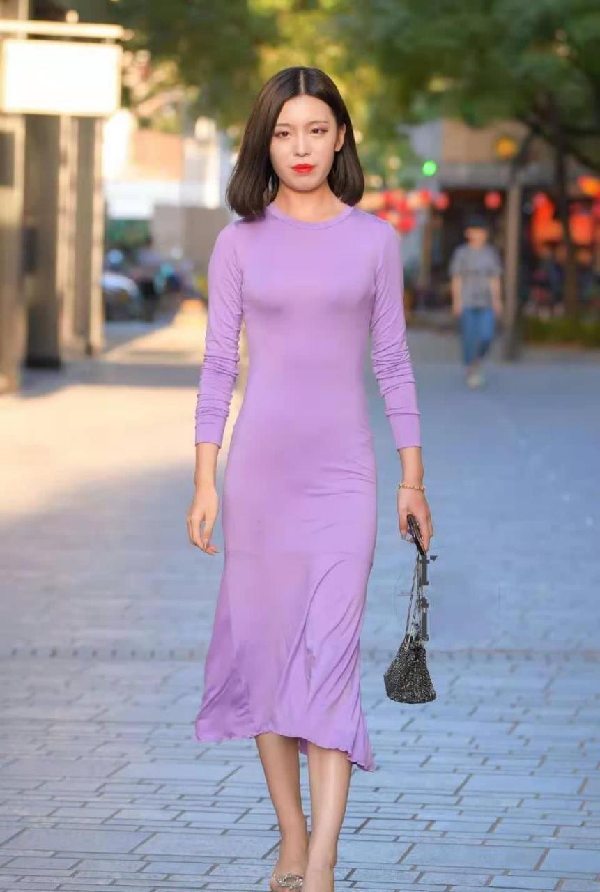 淡紫色连衣裙搭配图图片