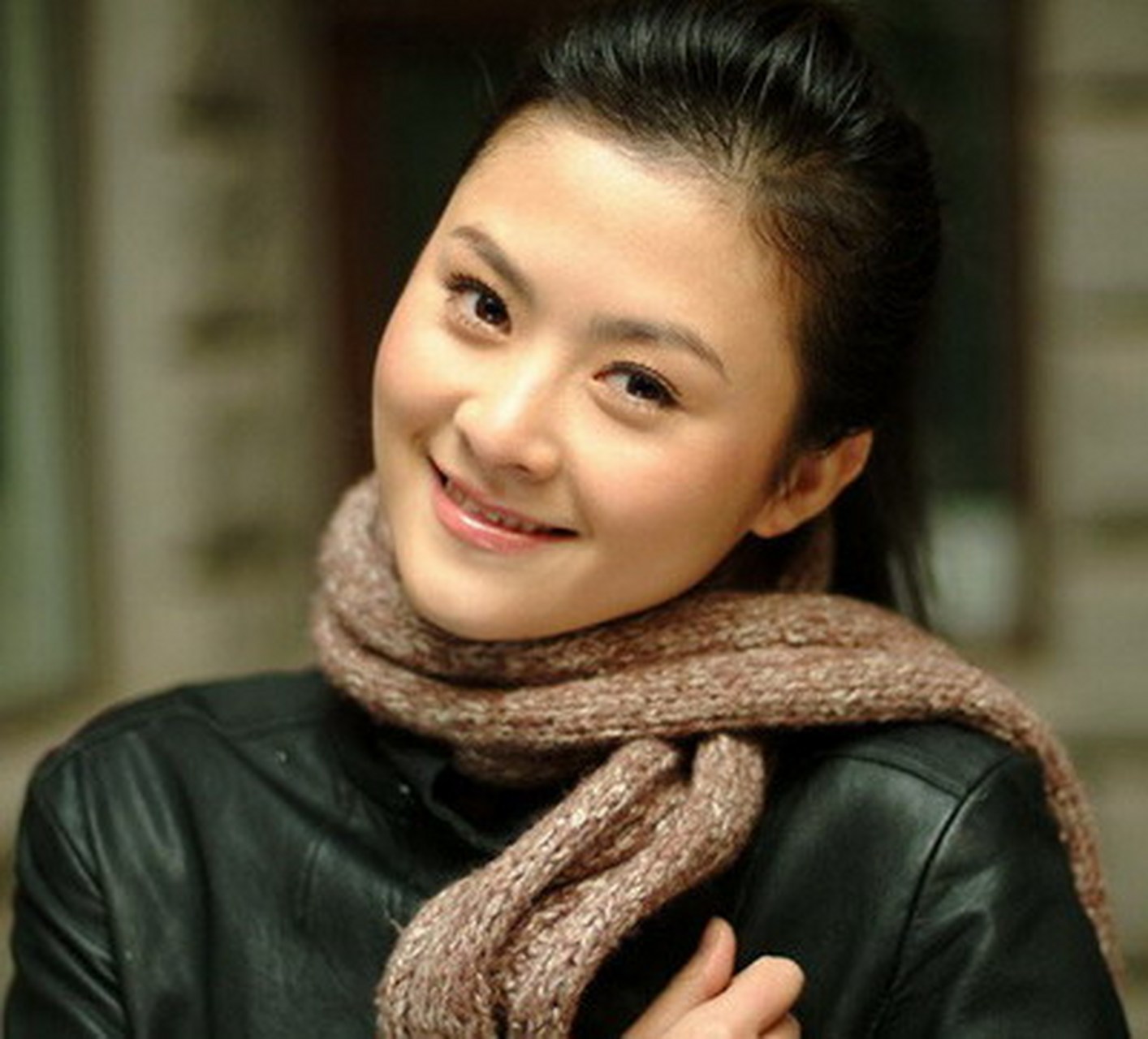 沈腾妻子王琦精心打扮一番,亮相常远主演的《绝望主夫》首映礼,没想到