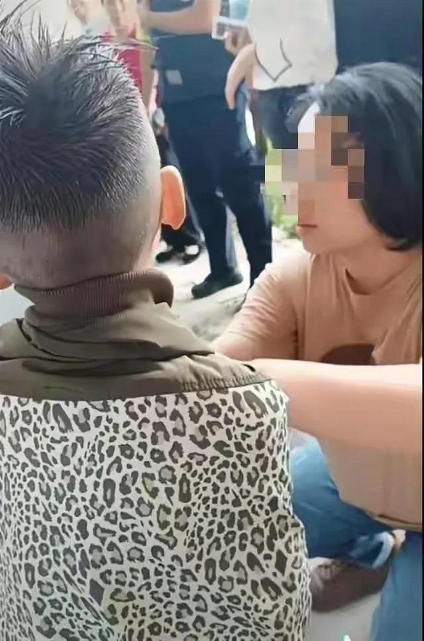 年轻妈妈携2子跳河,孩子获救母亲遇难,愚蠢且无知的一类人 近日河南