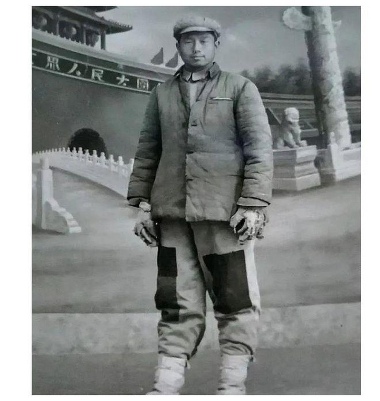 那个时代,普通老百姓的服饰以绿,蓝,黑,灰为主