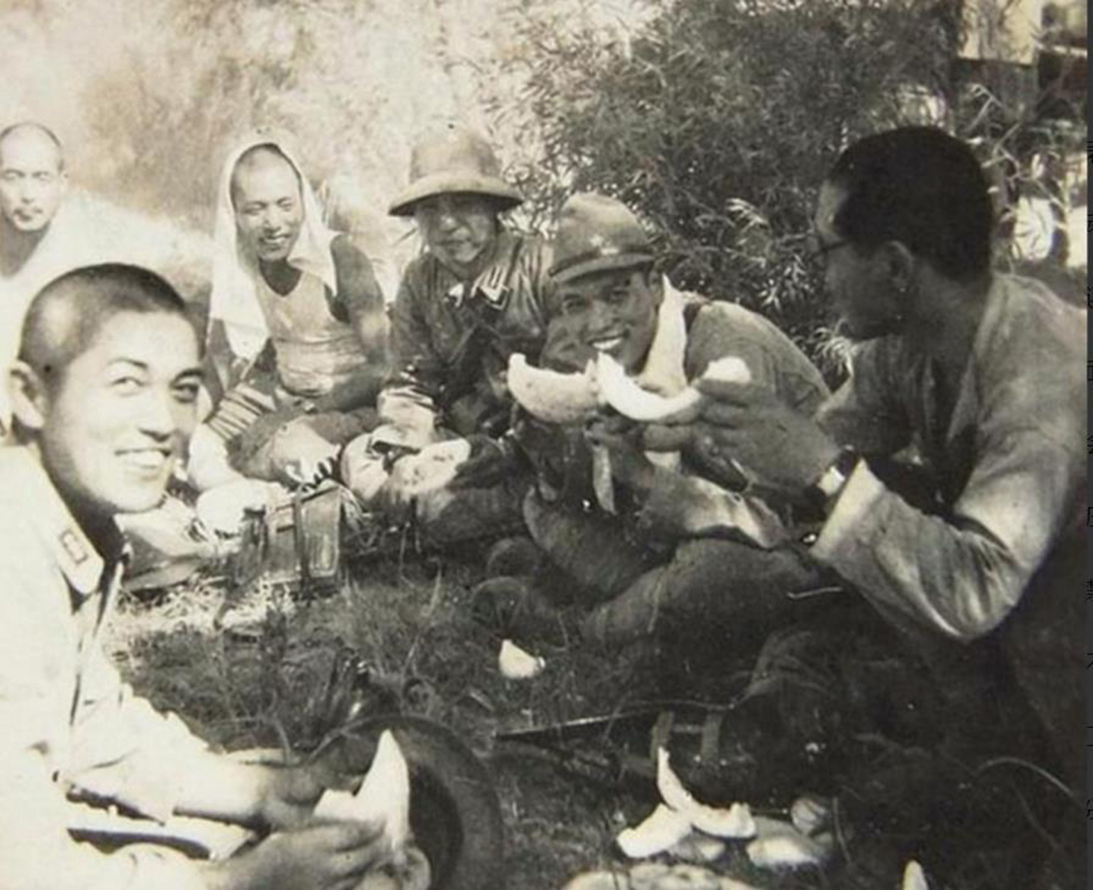 1939年7月,一群日军来到魏洼村进行扫荡,恰好遇到了一片瓜田.