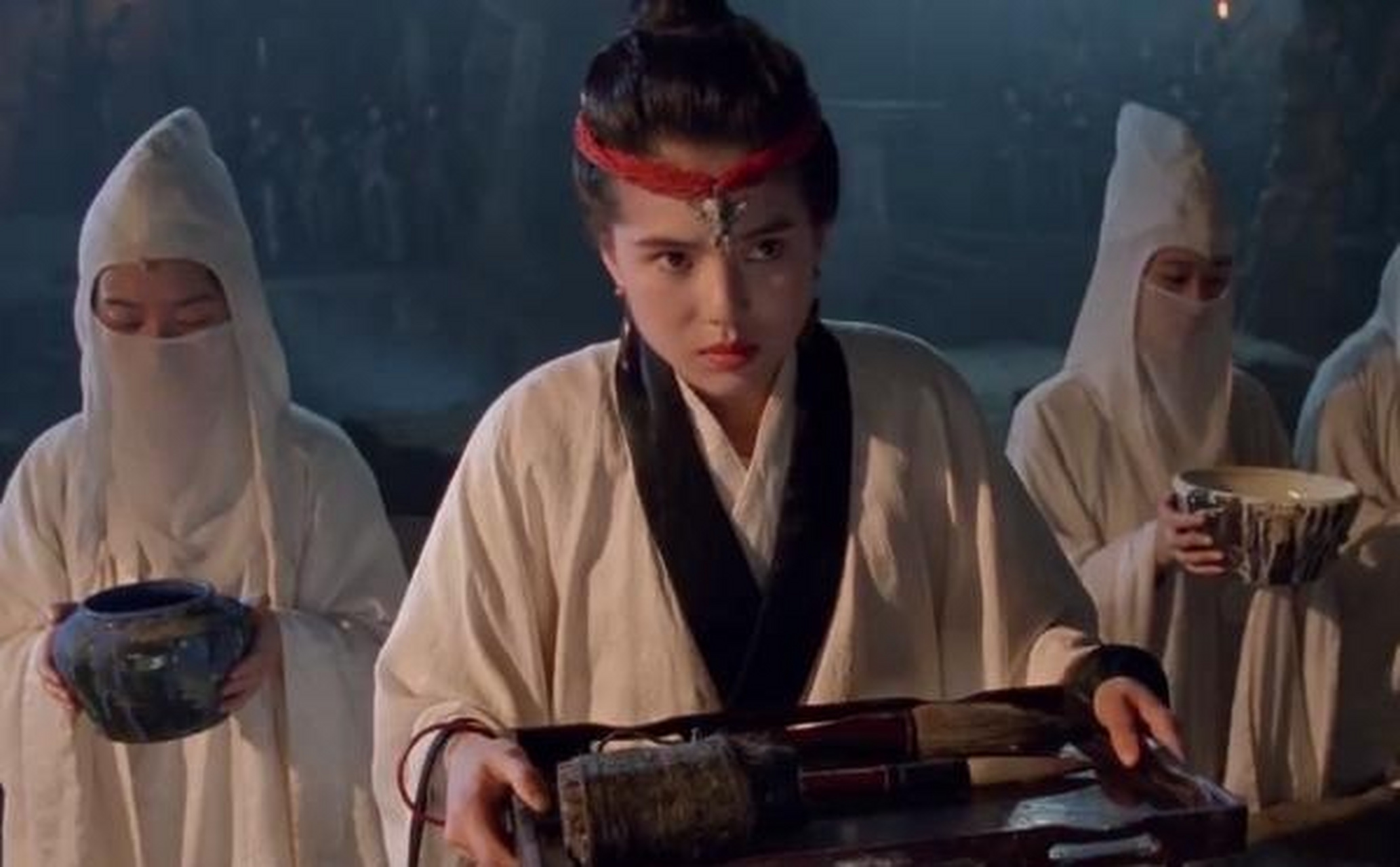 电影【火烧红莲寺】 1994年,李若彤出演电影【火烧红莲寺】女主角