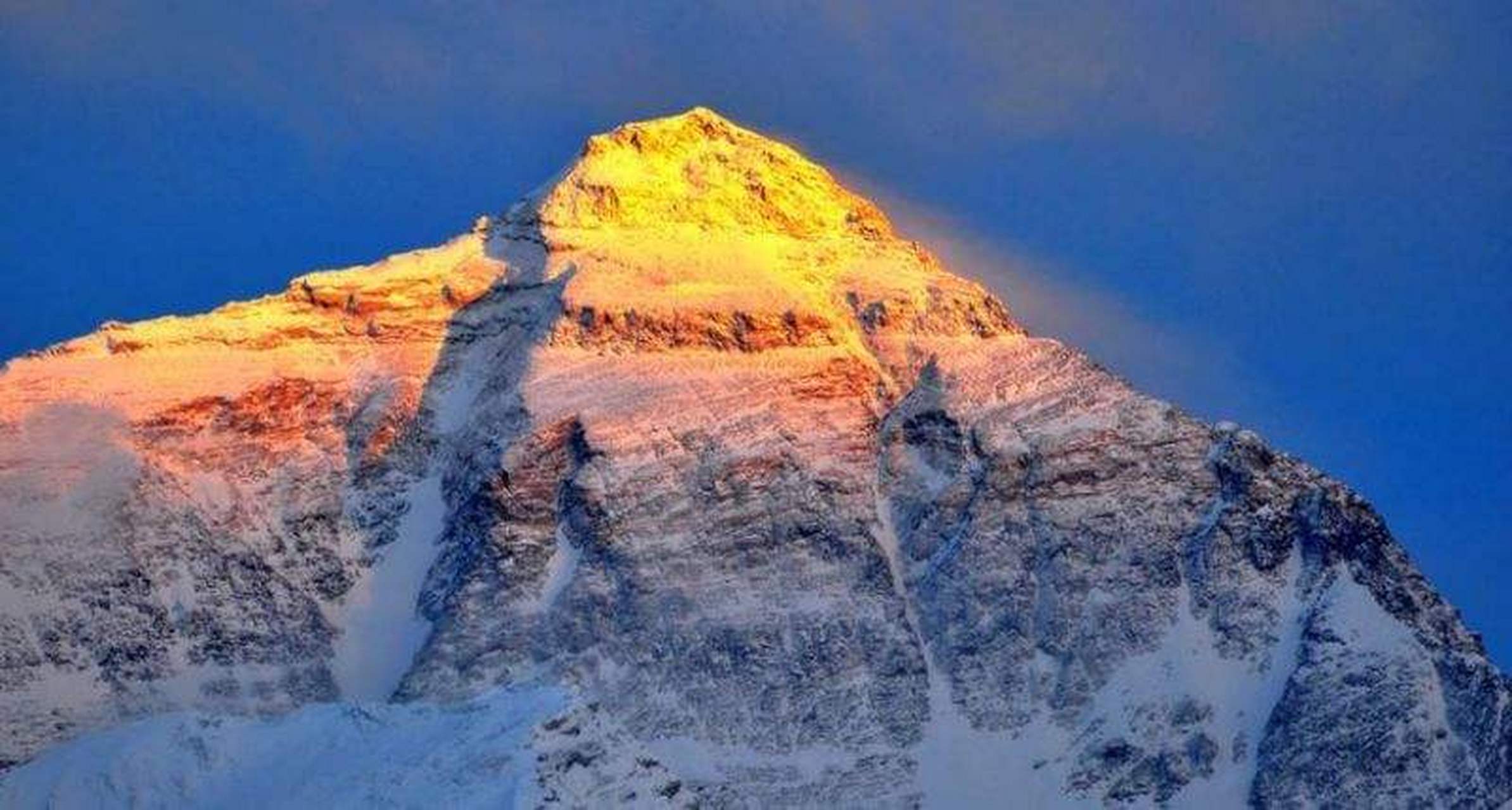 冬季最美的珠穆朗玛峰,这是喜马拉雅山脉的主峰,同时是世界海拔最高的