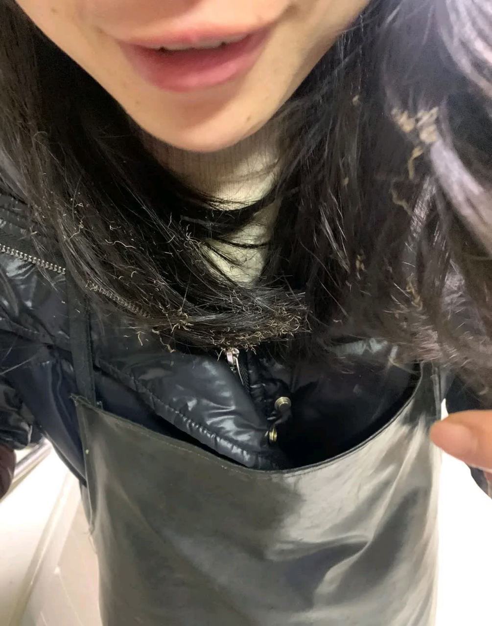 难得做饭,煮什么,头发都烧焦了.[大笑][大笑]#搞笑