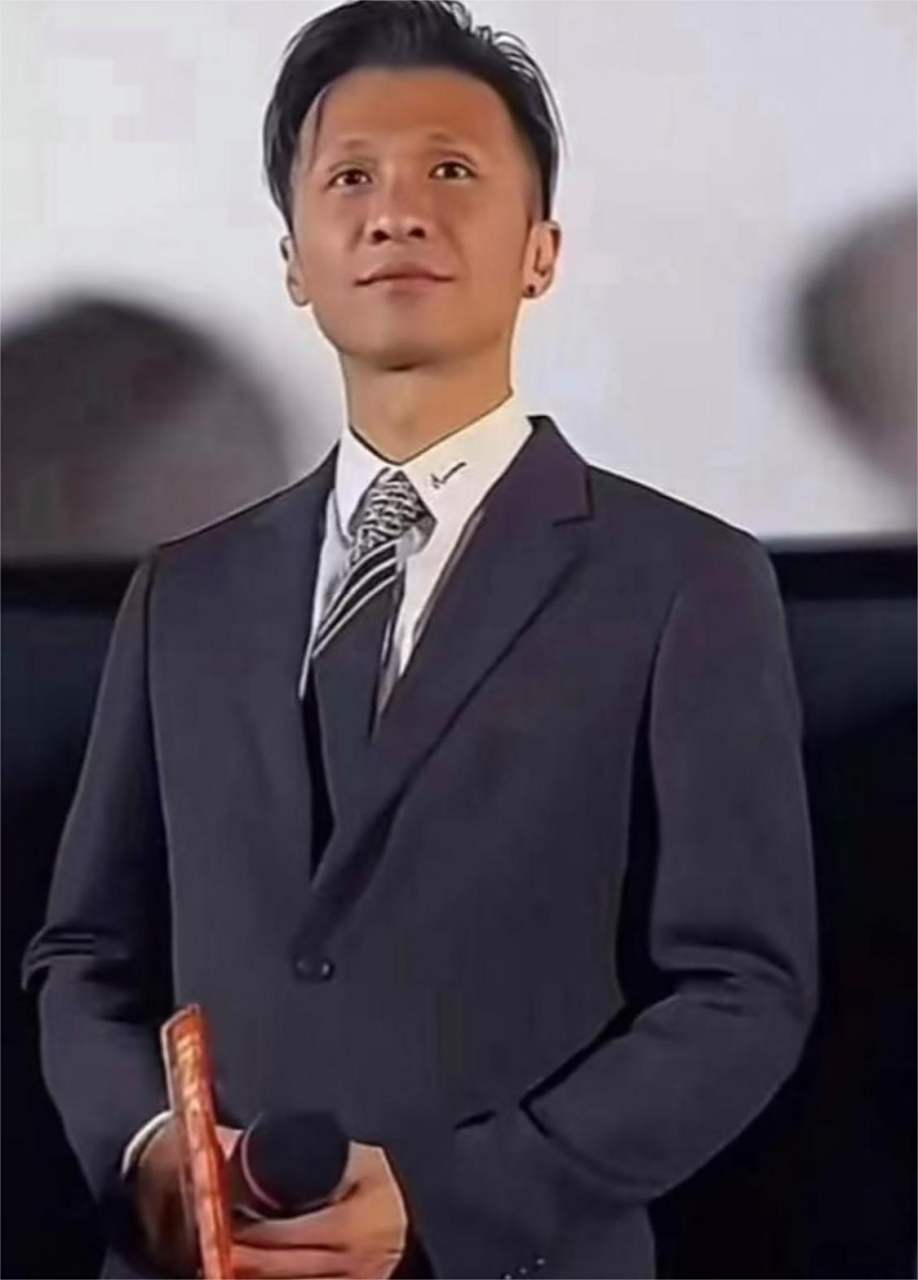 这是宋小宝和谢霆锋组合版吗?[笑哭]