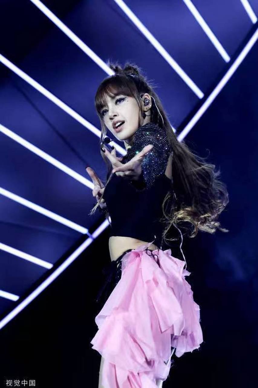 blackpink在美国加州科切拉音乐节上的表演,身材亮眼气氛高燃