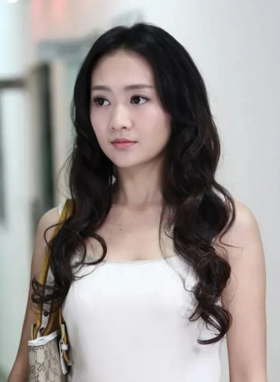 娱乐资讯早知道# 王鸥刚出道时的模样有一种说不出的味道和魅力