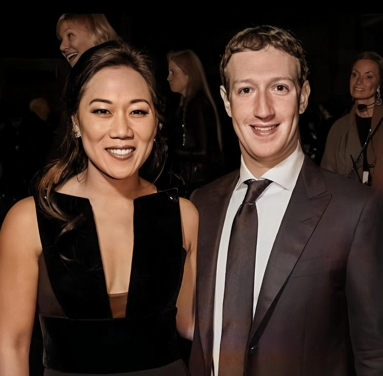 扎克伯格的妻子普莉希拉·陈priscilla chan现年38岁,是中国人的腹苘