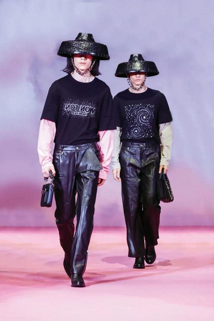 张哲瀚和李现连续翻牌private policy同一件白色廓形牛仔外套,清爽