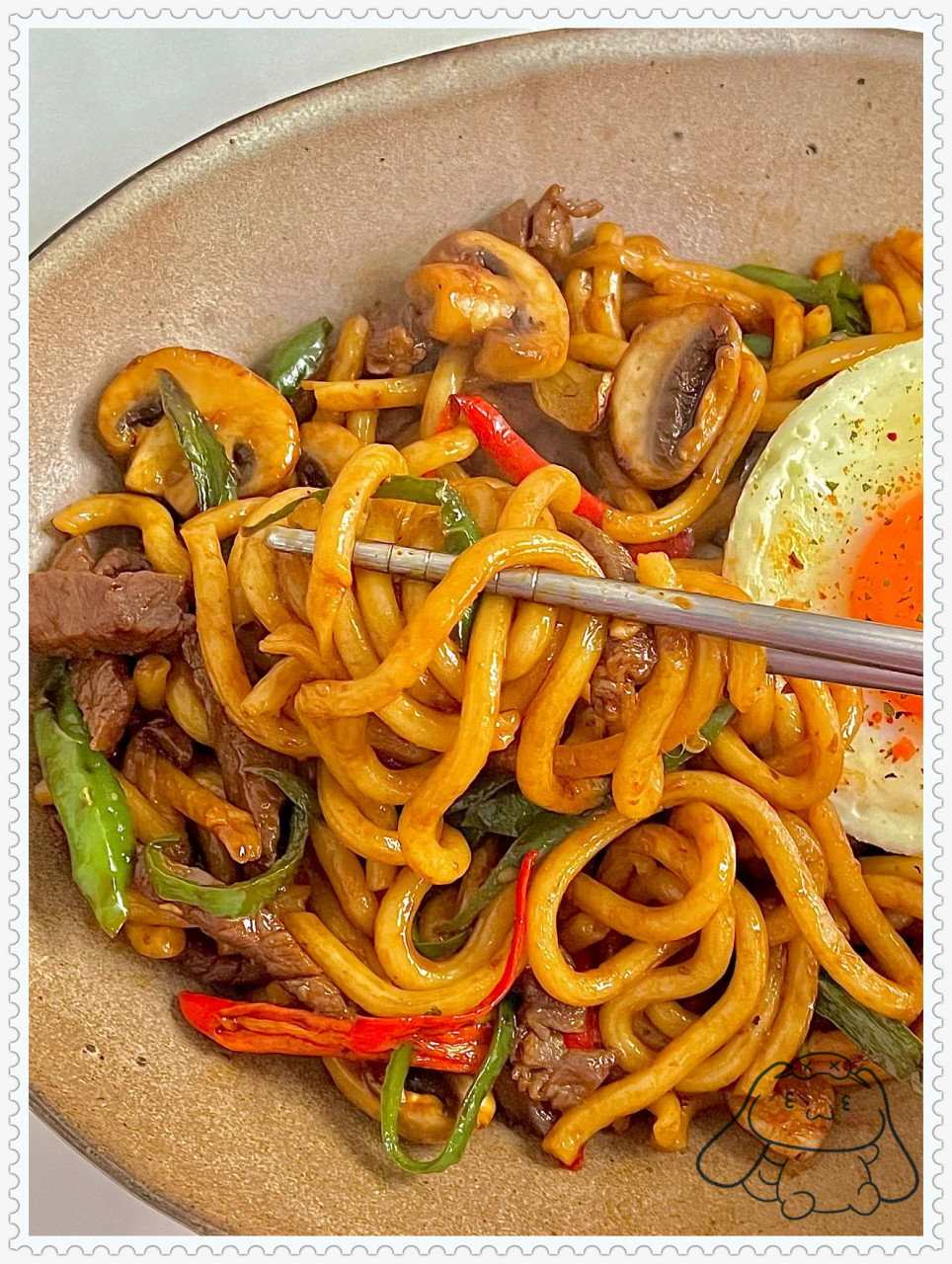 7715 香辣黑椒牛柳炒乌冬面,让你欲罢不能97  02 材料:一包