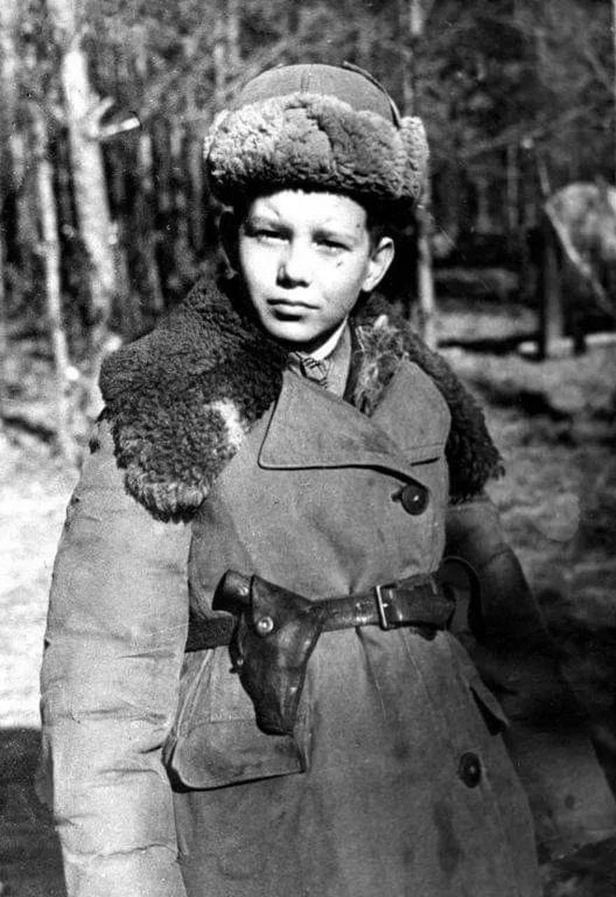 老照片# 卫国战争期间的苏联童兵与游击队群像 苏联在战争期间,有