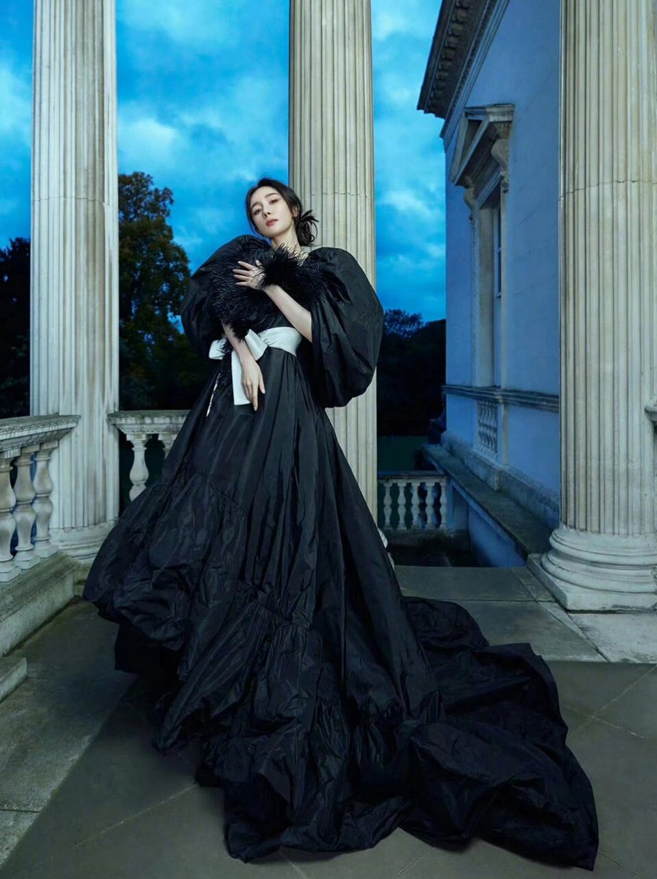 杨幂时尚cosmo十二月刊预告片  杨幂即将在时尚cosmo 十二月刊闭年刊