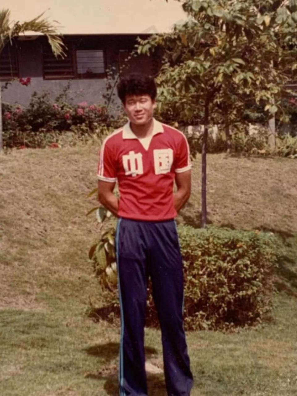 gif创作人# 山东大汉王东宁,八九十年代亚洲足坛中国版的绿巨人,国足