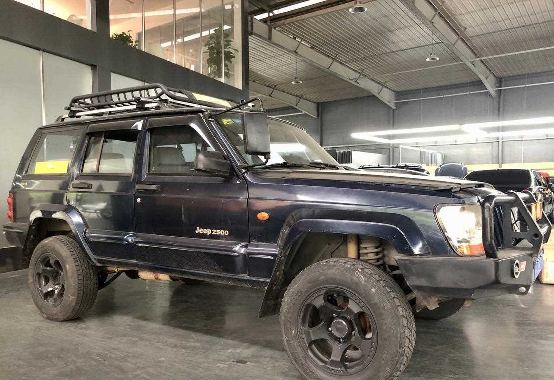 今天店里来了一辆04年四驱北京吉普2500,虽然经过一些