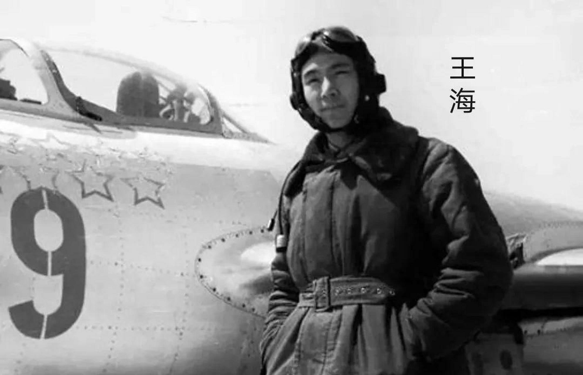 1951年,朝鲜战场上空,焦景文的飞机被击中后失控,当他准备迫降时,美国