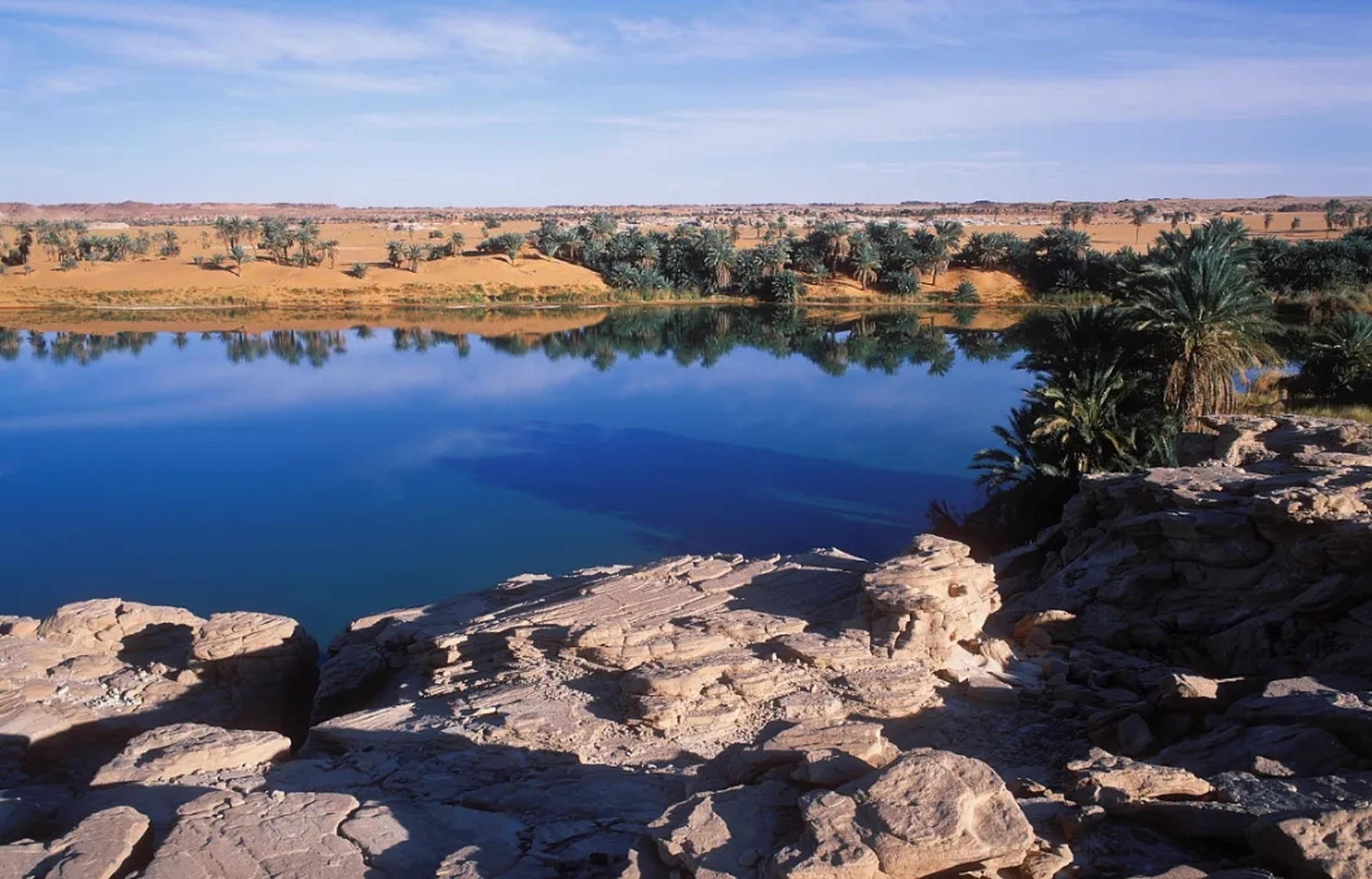 乍得共和国,简称"乍得",是非洲中部的一个内陆国家,首都及最大城市为