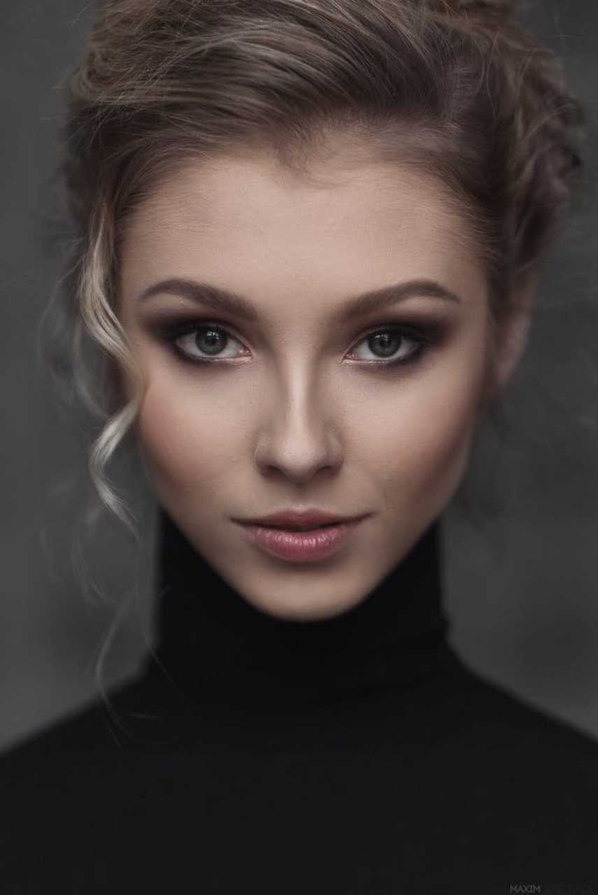 是一位俄罗斯模特,演员,2001年出生于莫斯科,她金发碧眼,身材苗条