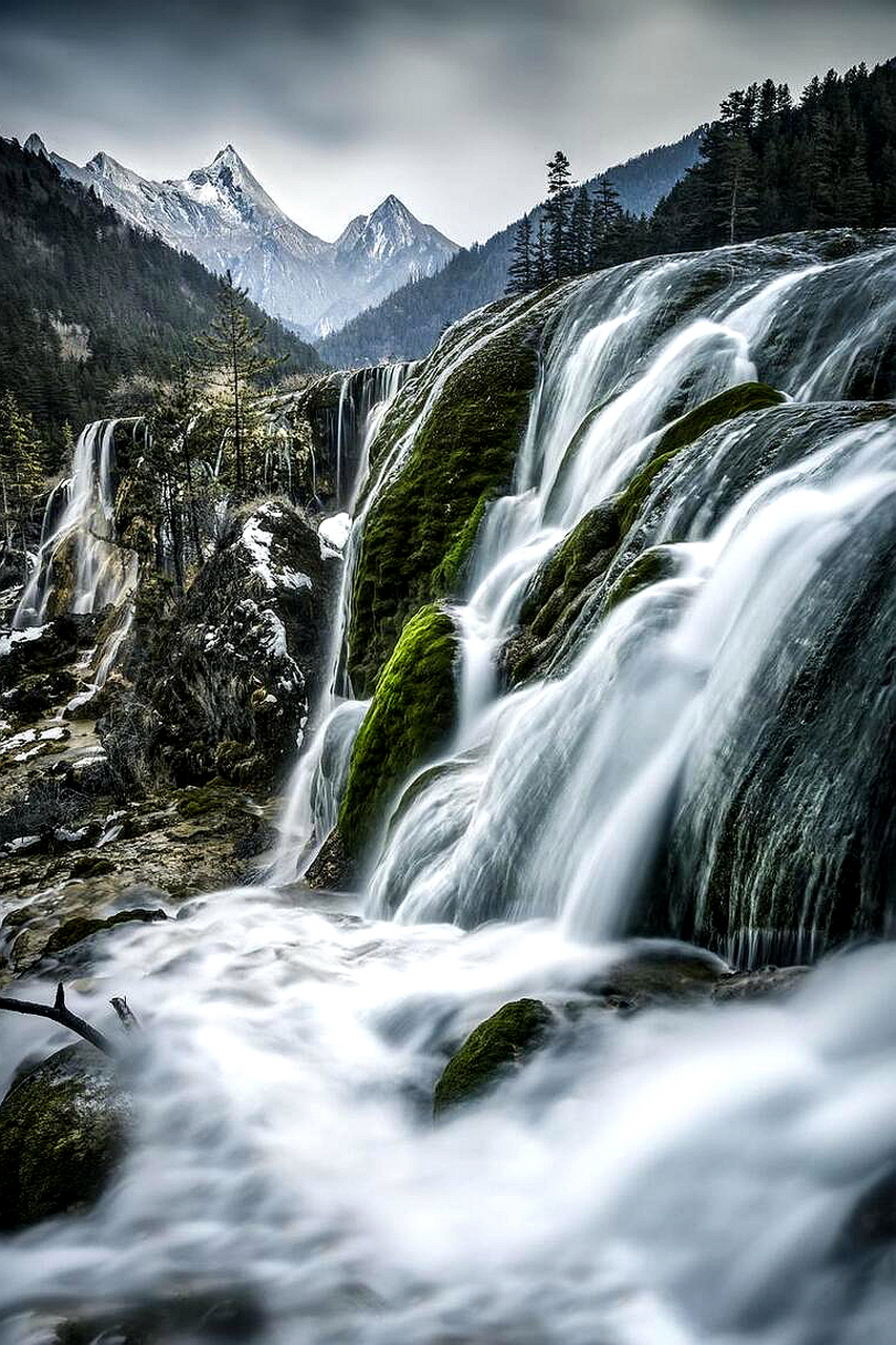 三九大--四川文旅的名片之九寨沟  九寨沟位于四川阿坝州的九寨沟县