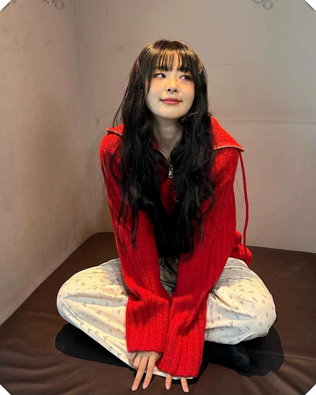 韩国女爱豆同款姜涩琪ins私服穿搭分享  哇!涩琪和红色真的很搭啊!