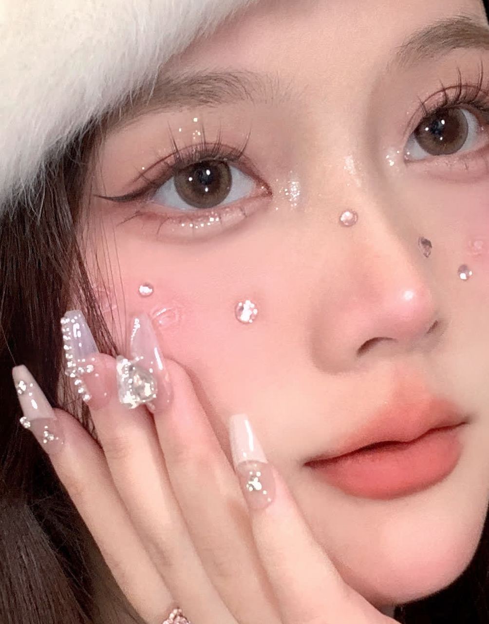 低饱和度纯玫瑰粉色 颜色清澈甜美   眼影腮红高光颜色   将整个