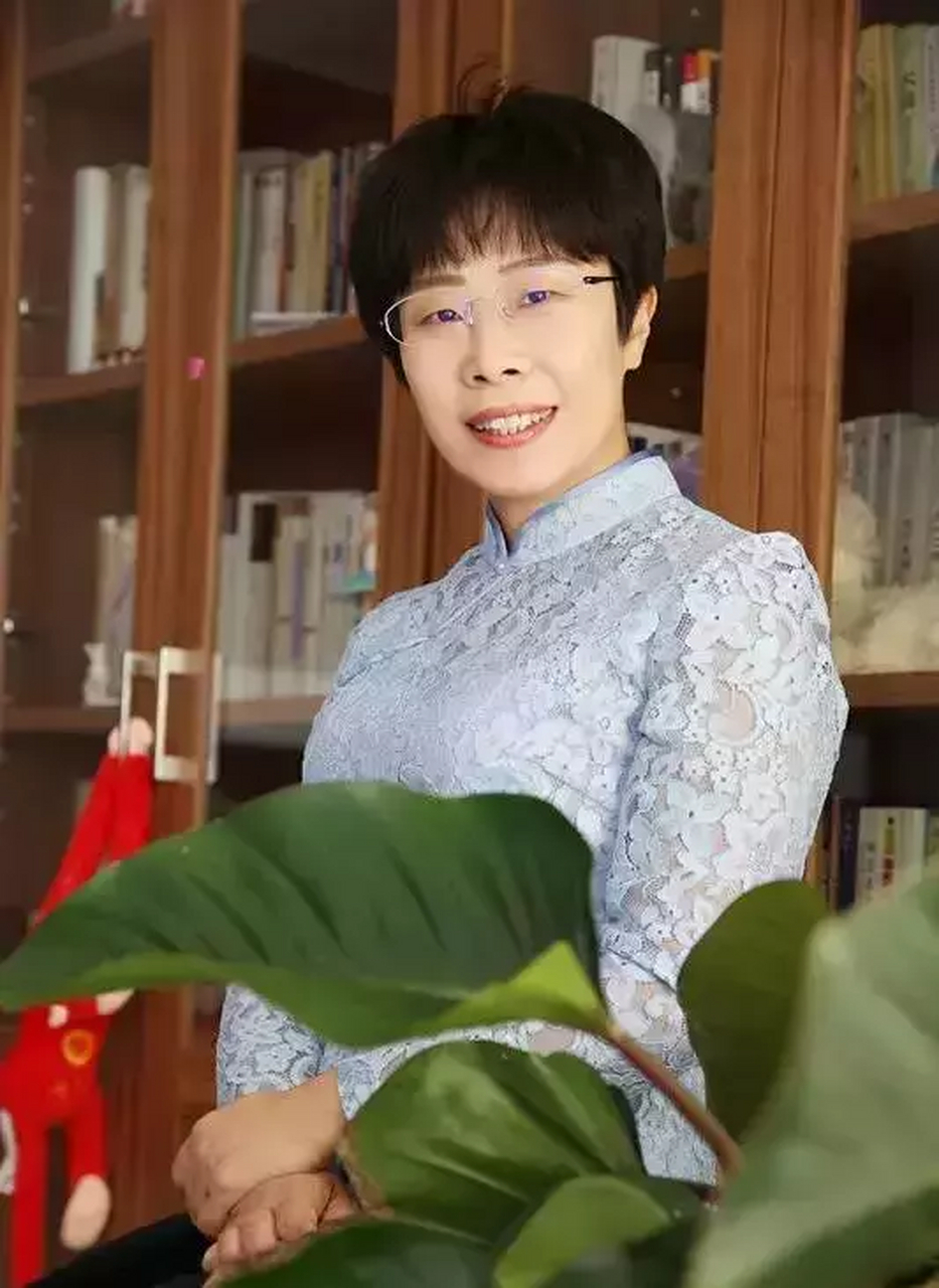 众所周知,北大才女蒙曼是因在《百家讲坛》中的出色表现而迅速走红.