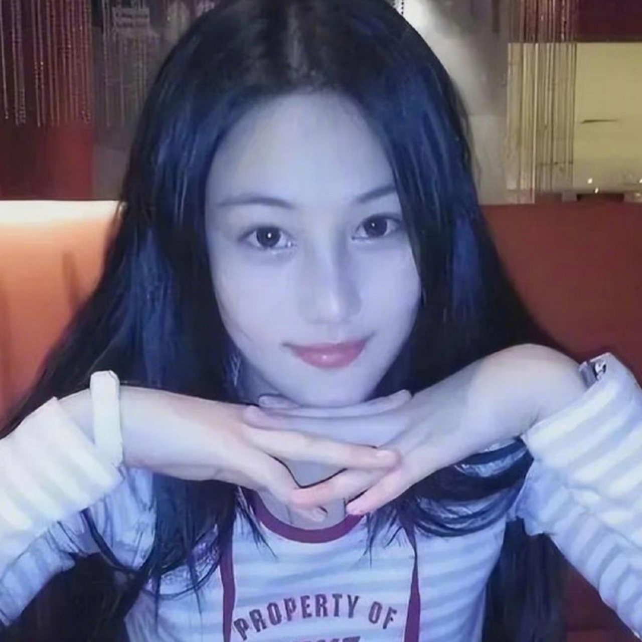 张馨予晒17岁旧照,眼神清澈气质清秀,一看就是乖乖女的样子.