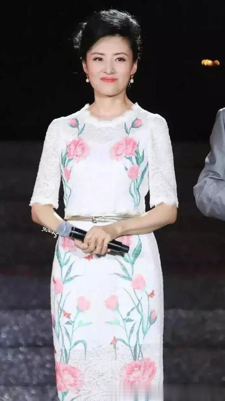 被年轻时的周涛被周涛美到了,身材出众,颜值惊人,不愧是最美央视一姐!