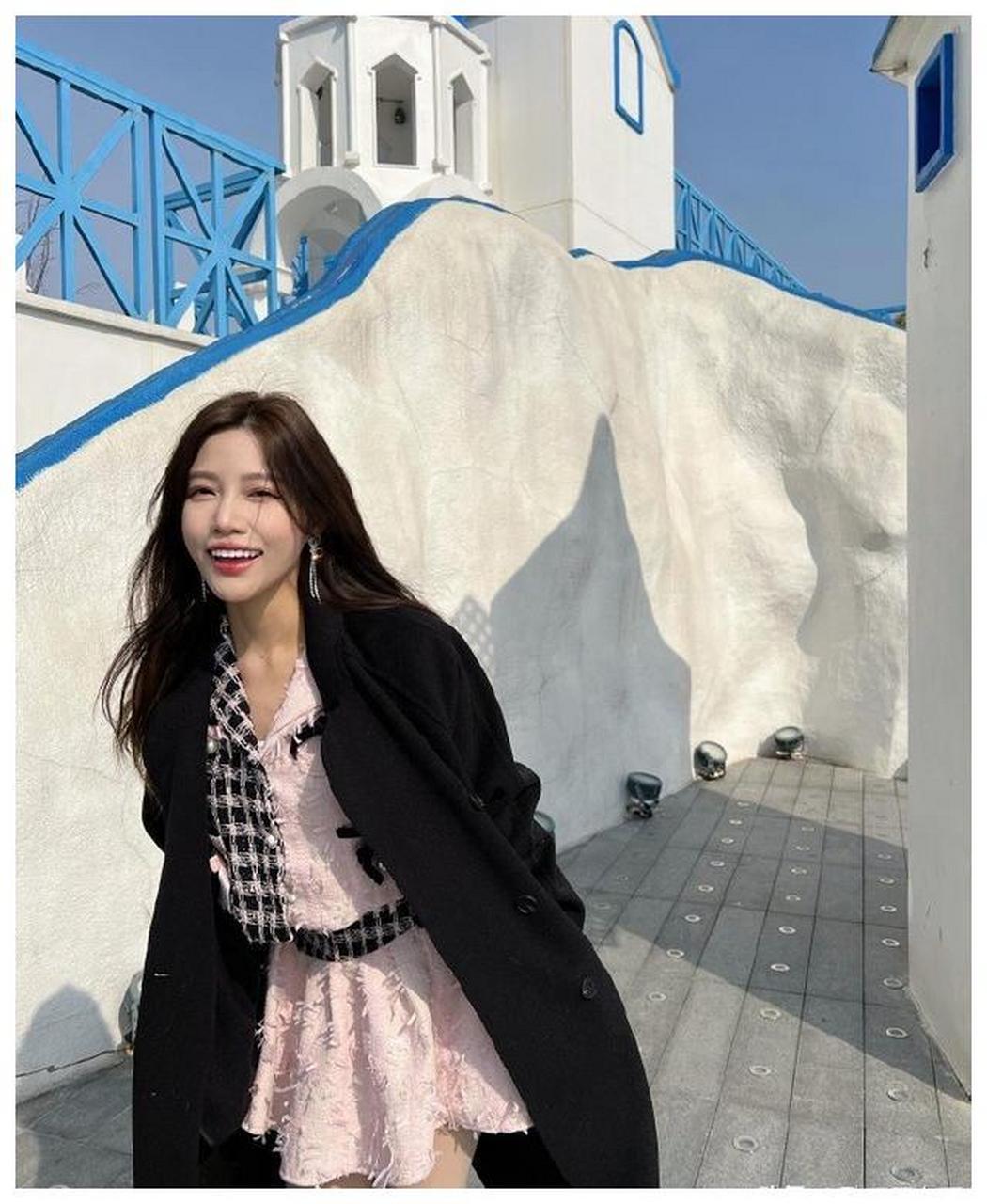 女团成员沈之瑾美女小姐姐迷人美照欣赏,好漂亮啊