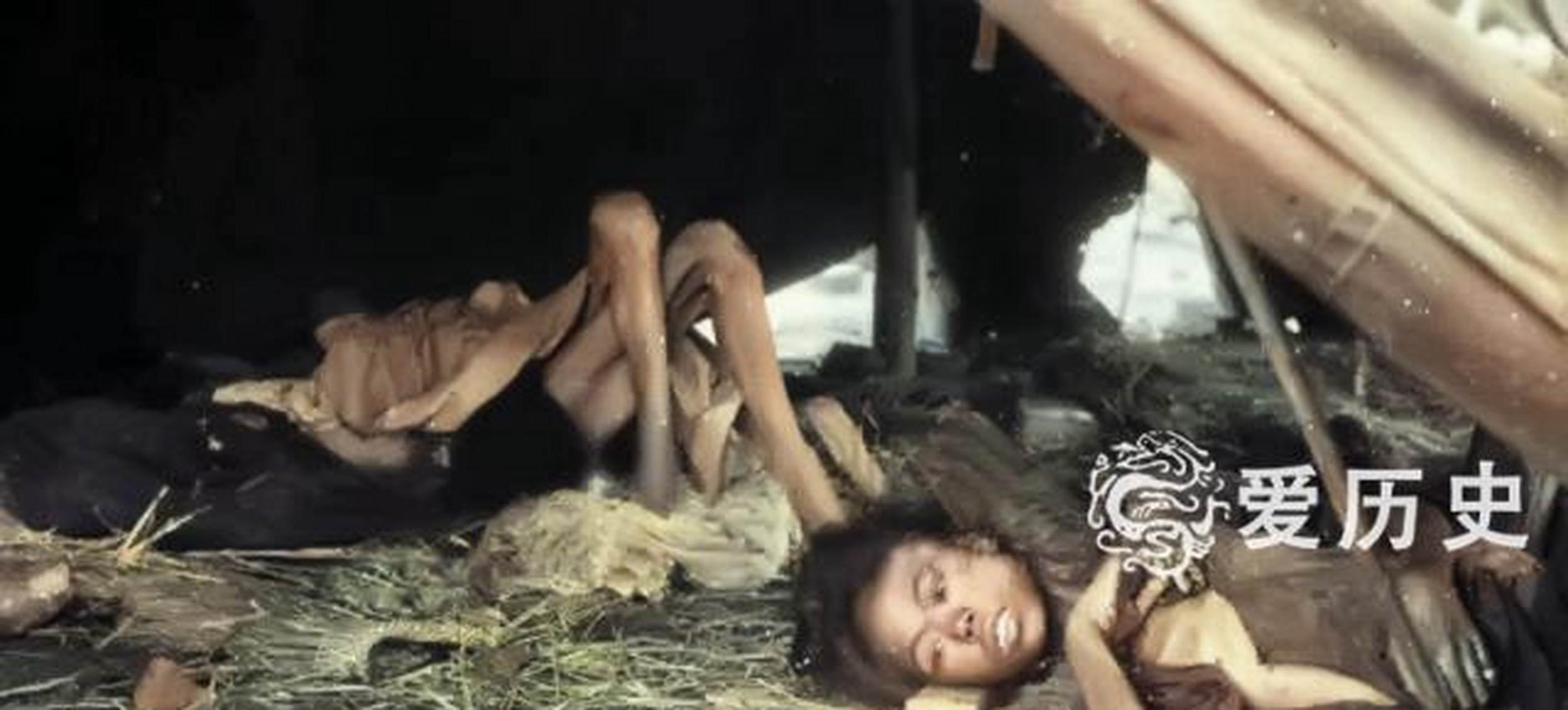 上色老照片:湖南灾荒上千万人沦为饥民 卖儿鬻女饿殍遍野的惨状