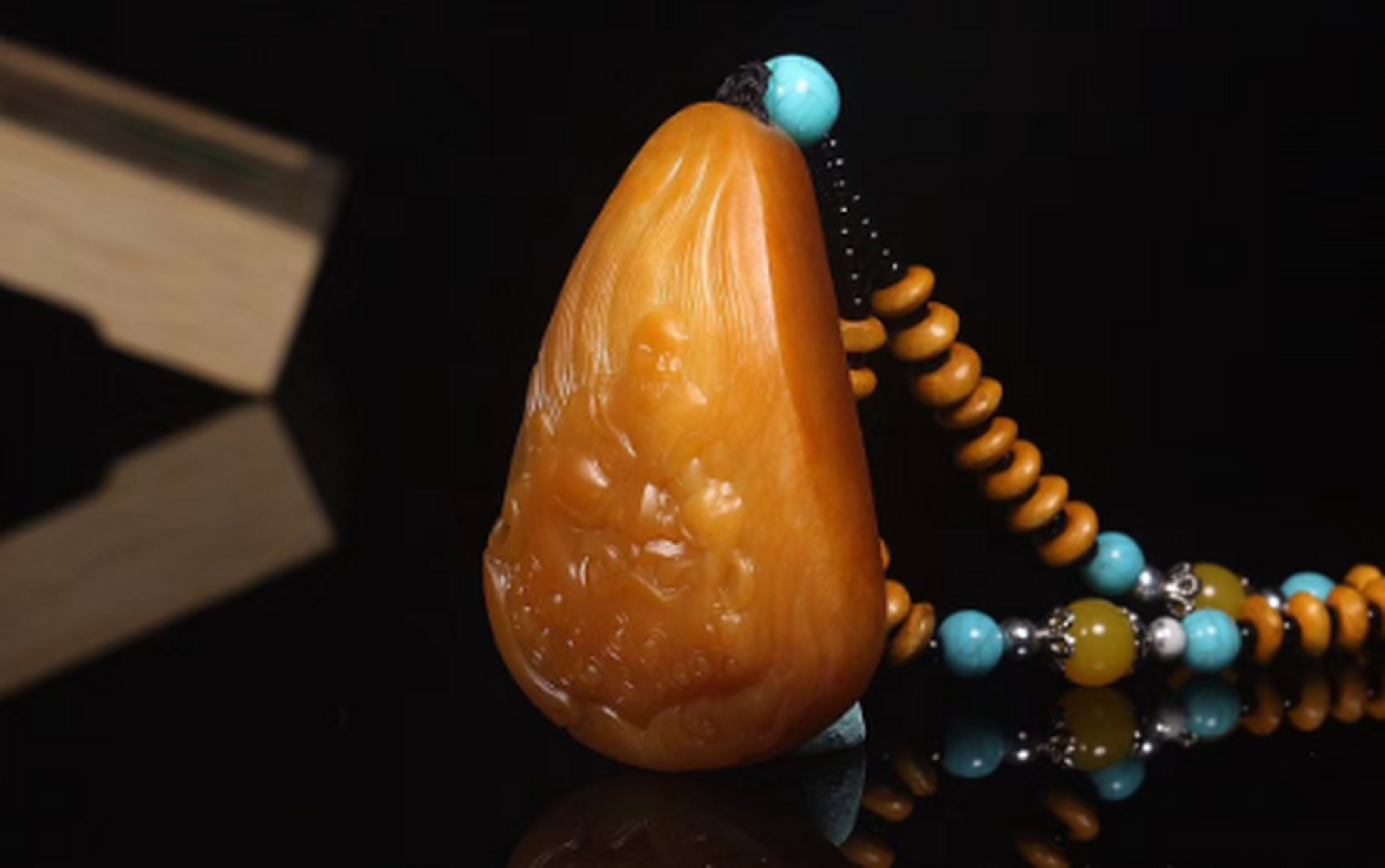 点击头像看直播##和田玉#新疆和田黄沁籽料,质地细腻,收藏佳作!