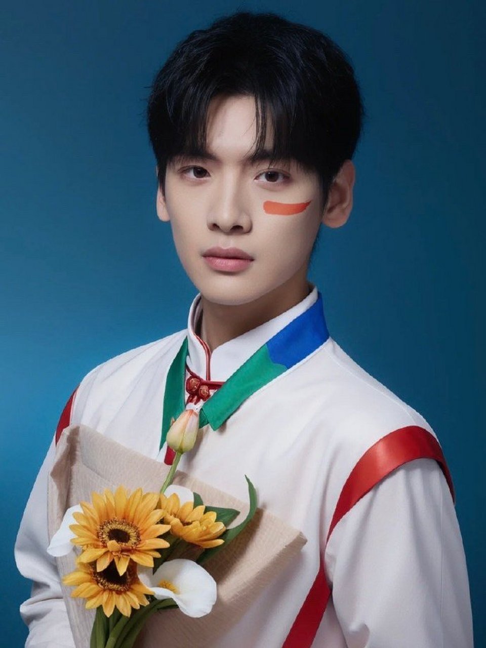 翟潇闻运动服一穿,青春感扑面而来,阳光帅气,意气风发,说的应该就是他