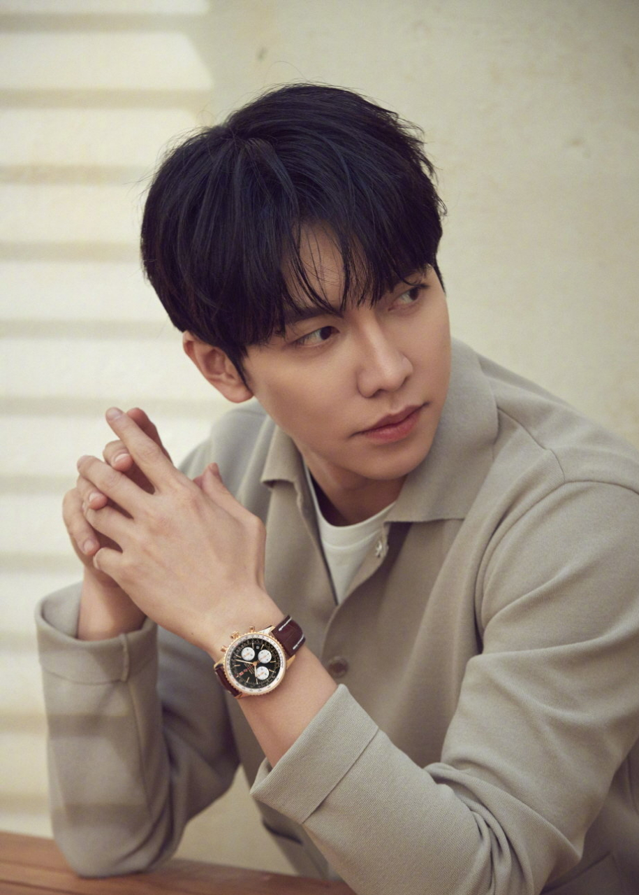 前经纪公司hook在向李胜基支付了自己计算的54亿韩元薪酬后以"不再