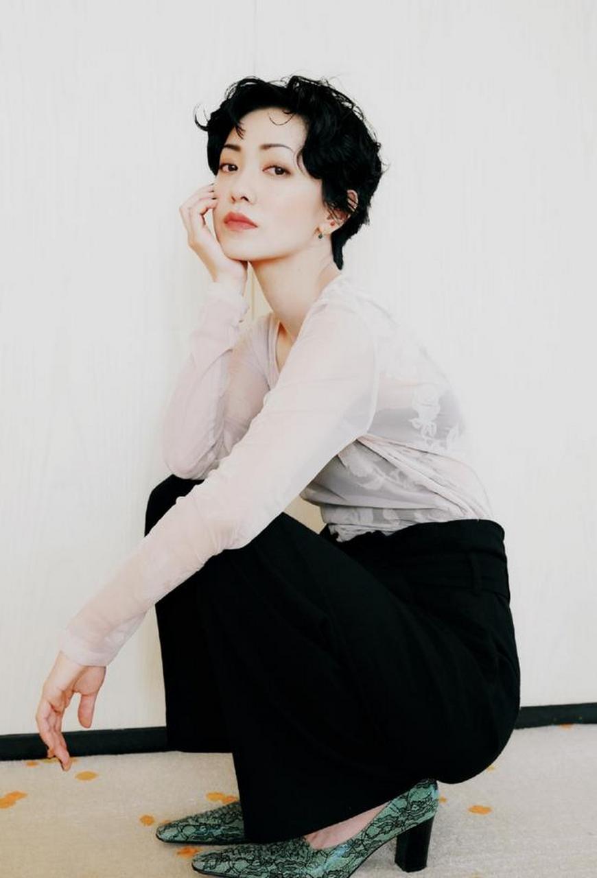 郭采洁太美了,是那种小巧又精致的美,不过也少不了她发型的搭配,剪