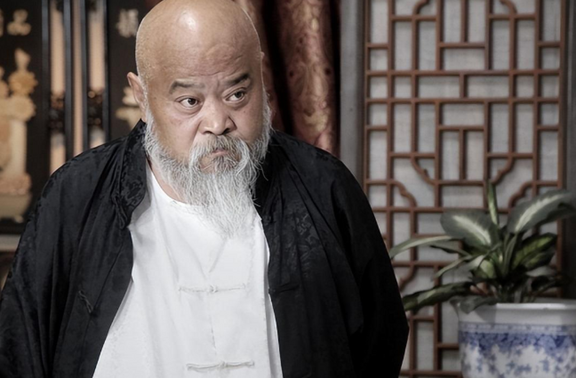 不顾医生劝阻,每天2包烟,顿顿8两白酒的演员李琦,如今变成这样 烟和酒