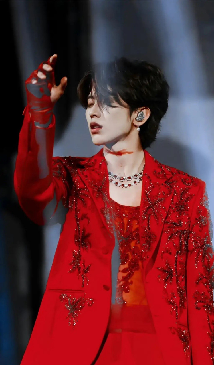 导语:蔡徐坤新加坡演唱在最后的时候坤坤还是忍不住对大家说了一声抱