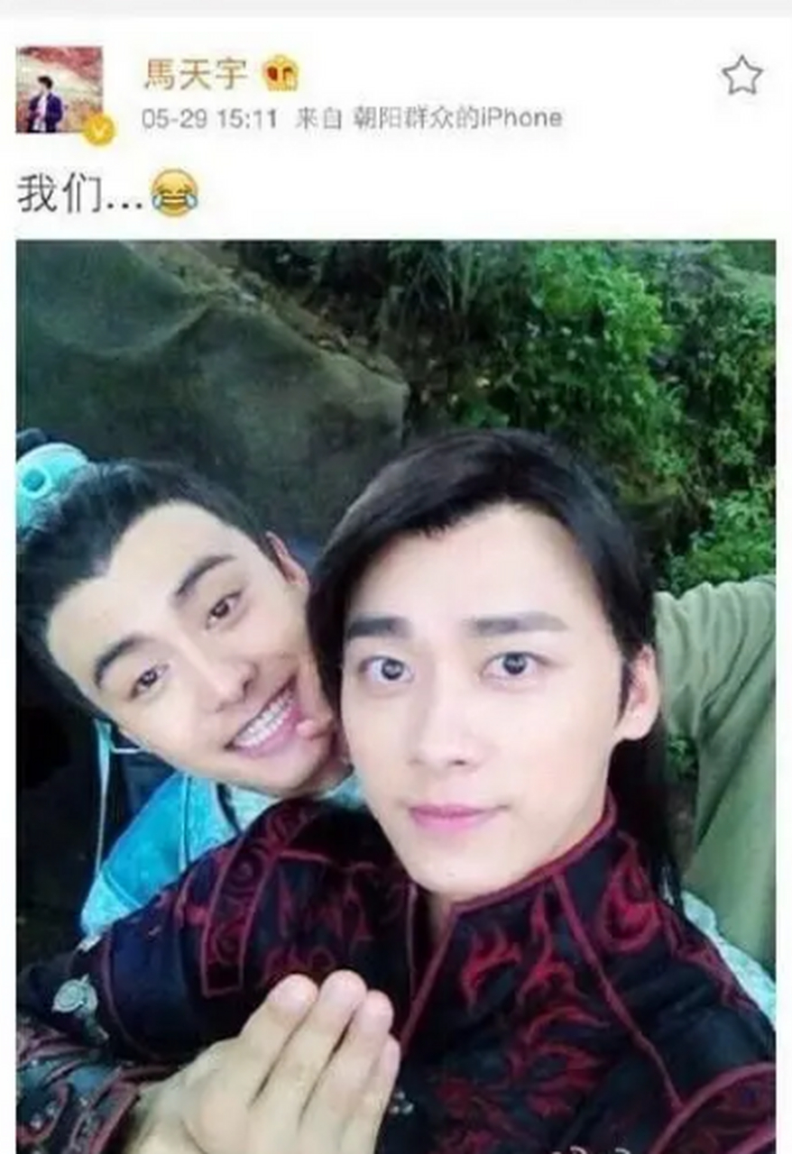 有网友趁机将《活色生香》中李易峰穿女装吵架与《古剑奇谭》中马天宇