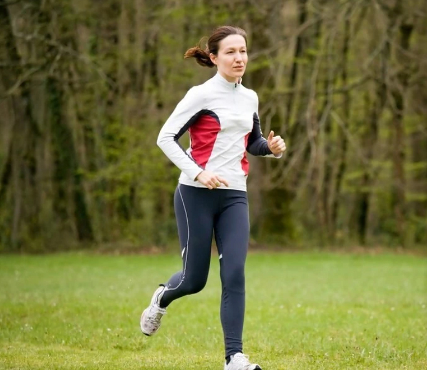 但是跑步不做好胸部保护措施的话,是有可能会加速下垂的速度的.