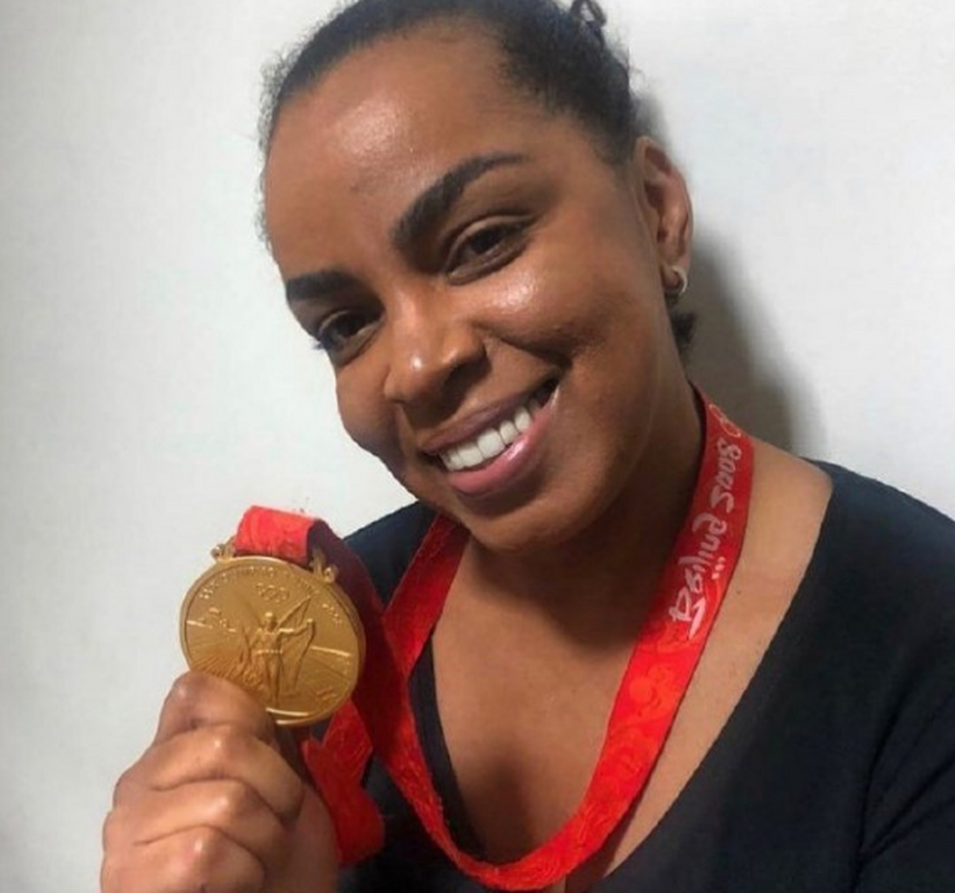 巴西女排名将弗法奥晒北京奥运会女排金牌.