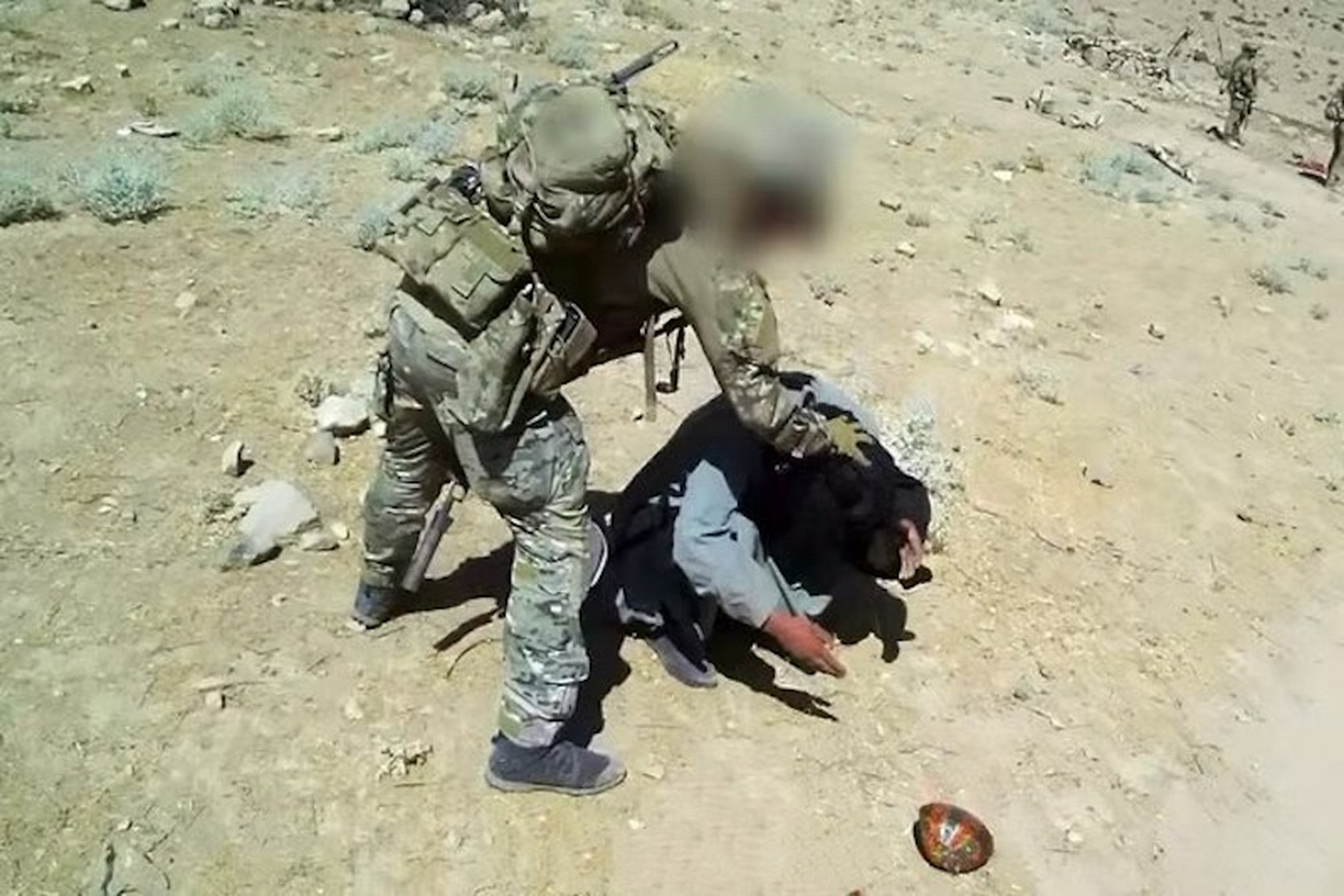 虽然澳洲士兵对割喉儿童,屠杀平民,但是,黄英贤称:澳大利亚士兵只应该