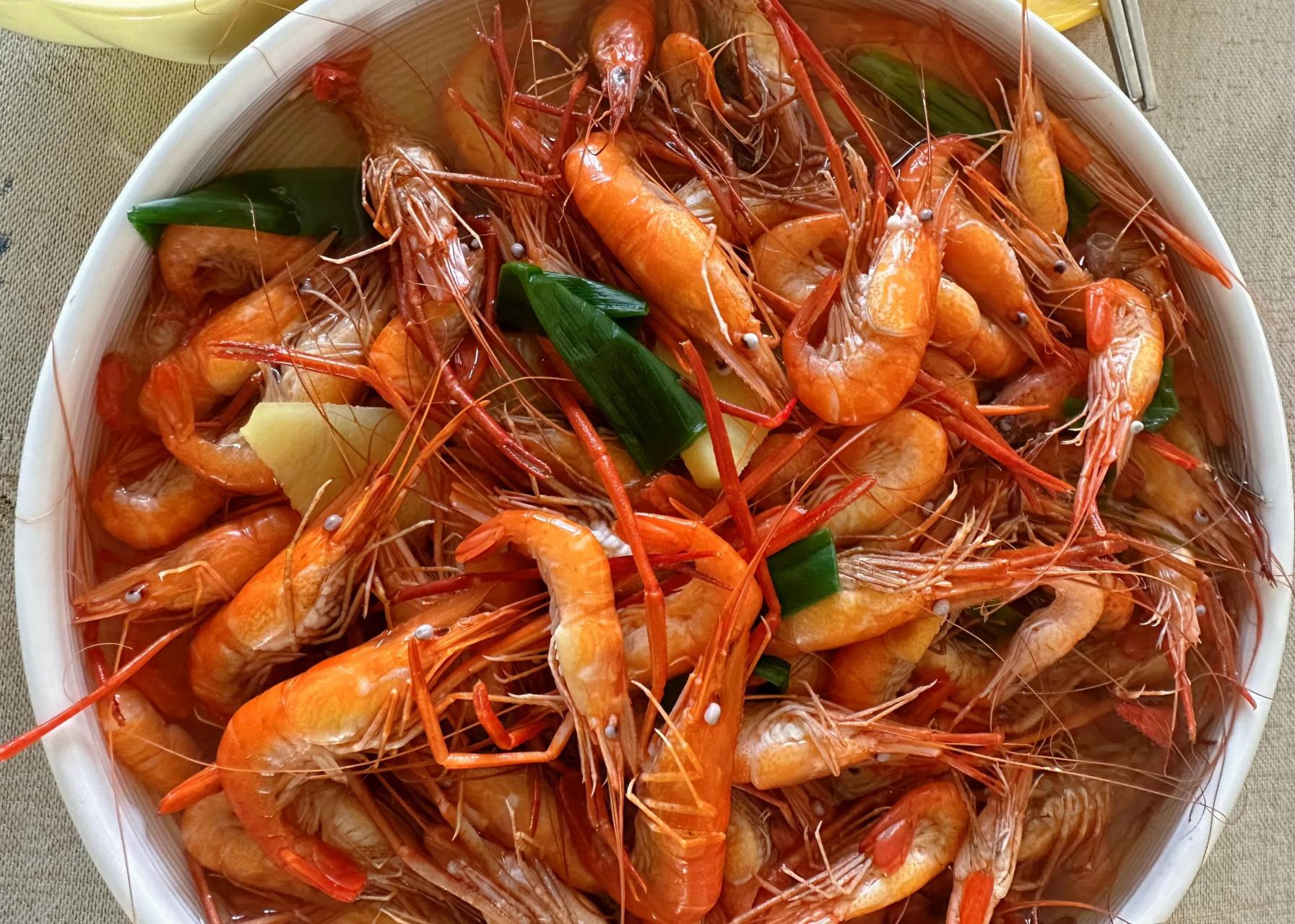 春日美味,盐水煮河虾1717 最近的河虾有点小贵,这个尺寸的卖到100
