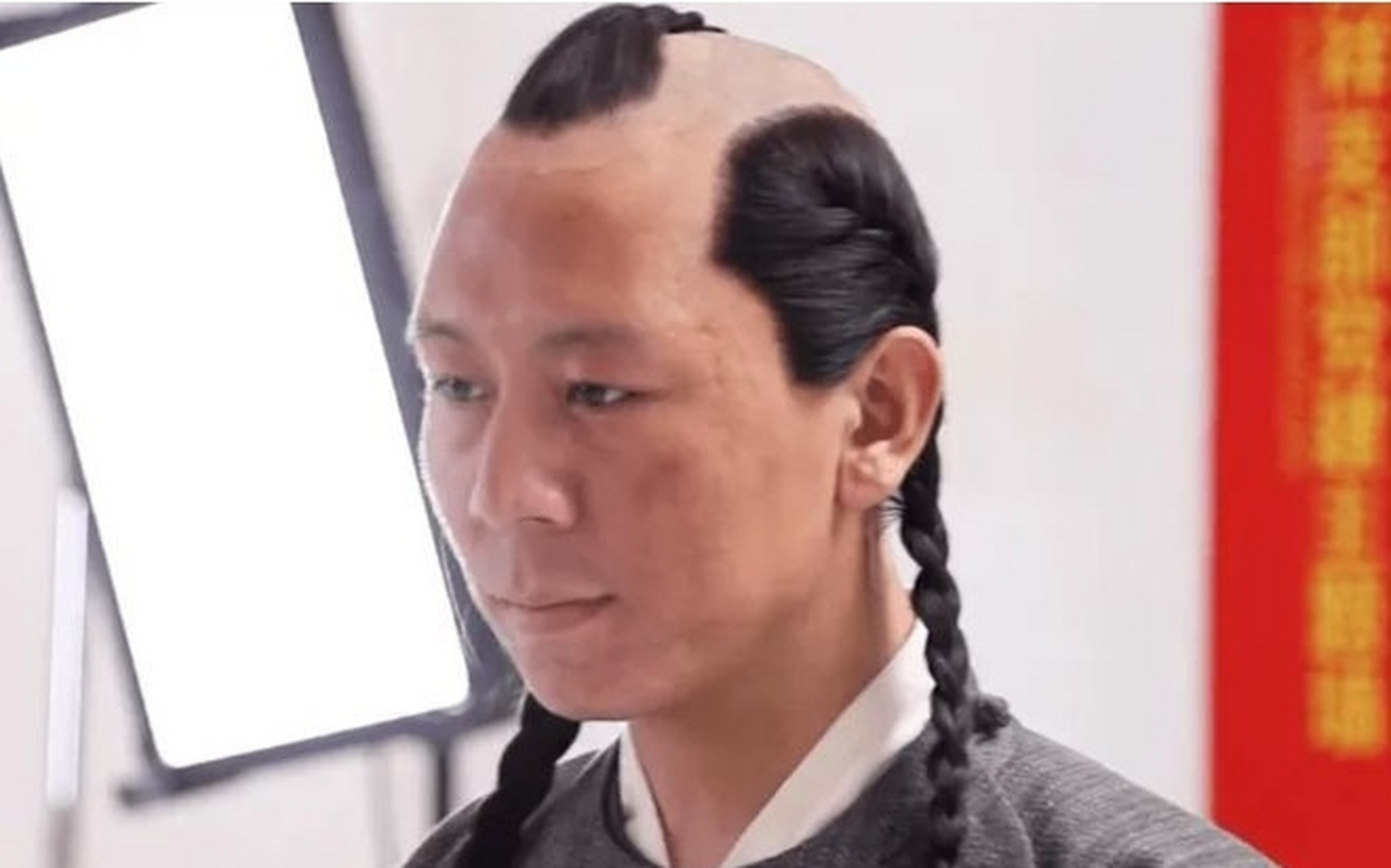 第一张图:是中国影视剧中的契丹人形象这种发型叫做坤发