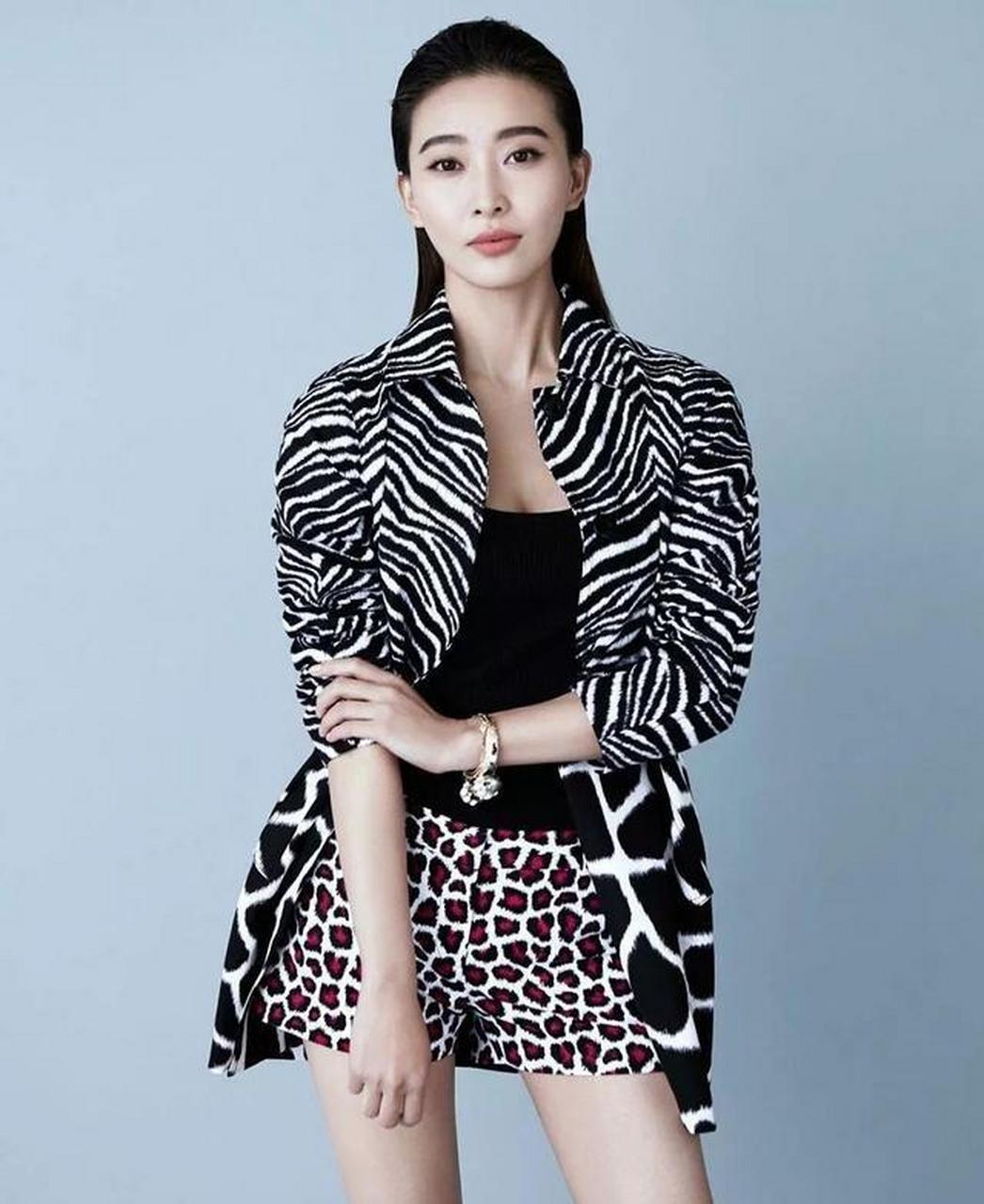 周知:温婉大方,性感迷人,魅力十足