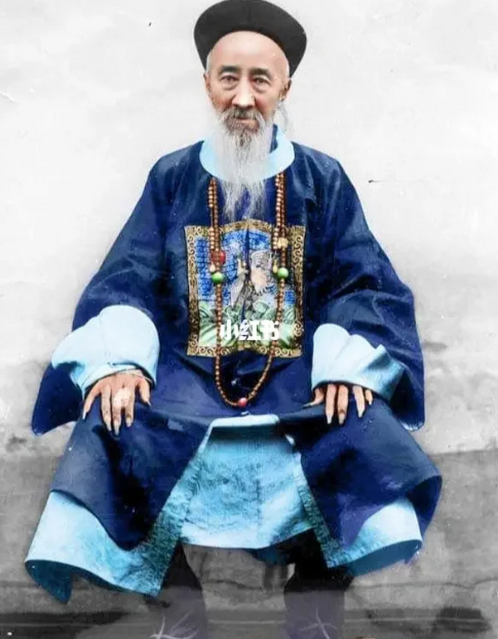 晚清洋务派香帅张之洞总督官袍照; 张之洞(1837—1909年)字孝达,又字