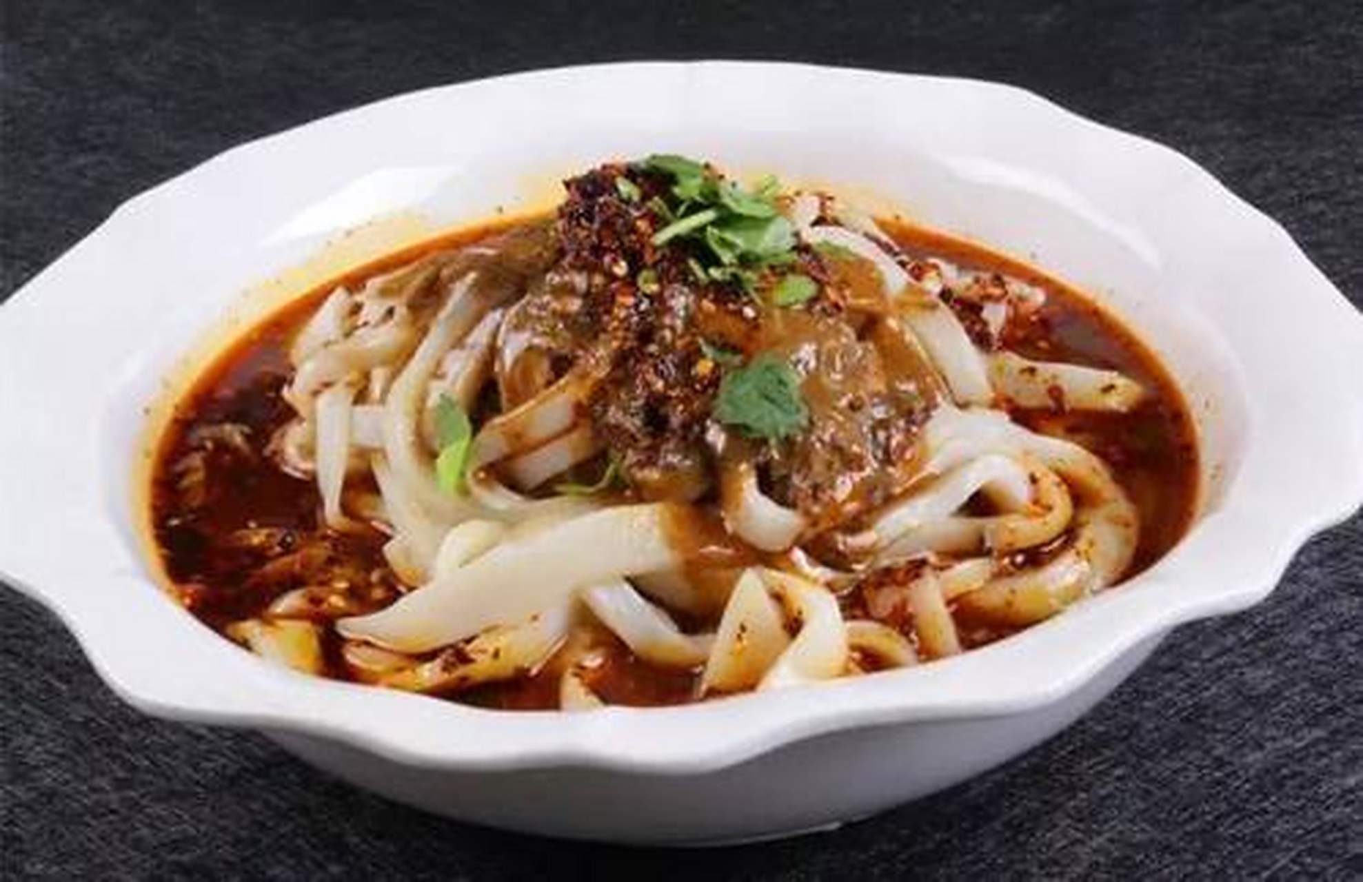 4月放肆吃#汉中梆梆面:汉中梆梆是陕西历史非常悠久的美食,它的制作